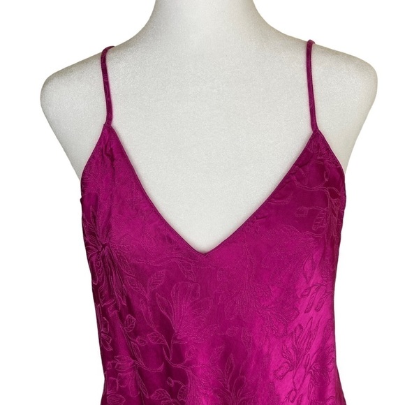 Victoria’s Secret Fuchsia Satin Jacquard Camisole Open Back Detail Size L - Picture 2 of 12
